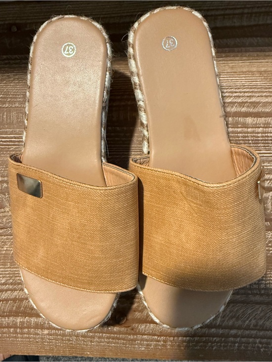 Shoes - Women’s Tan Slide Sandals - Casual Summer Comfort